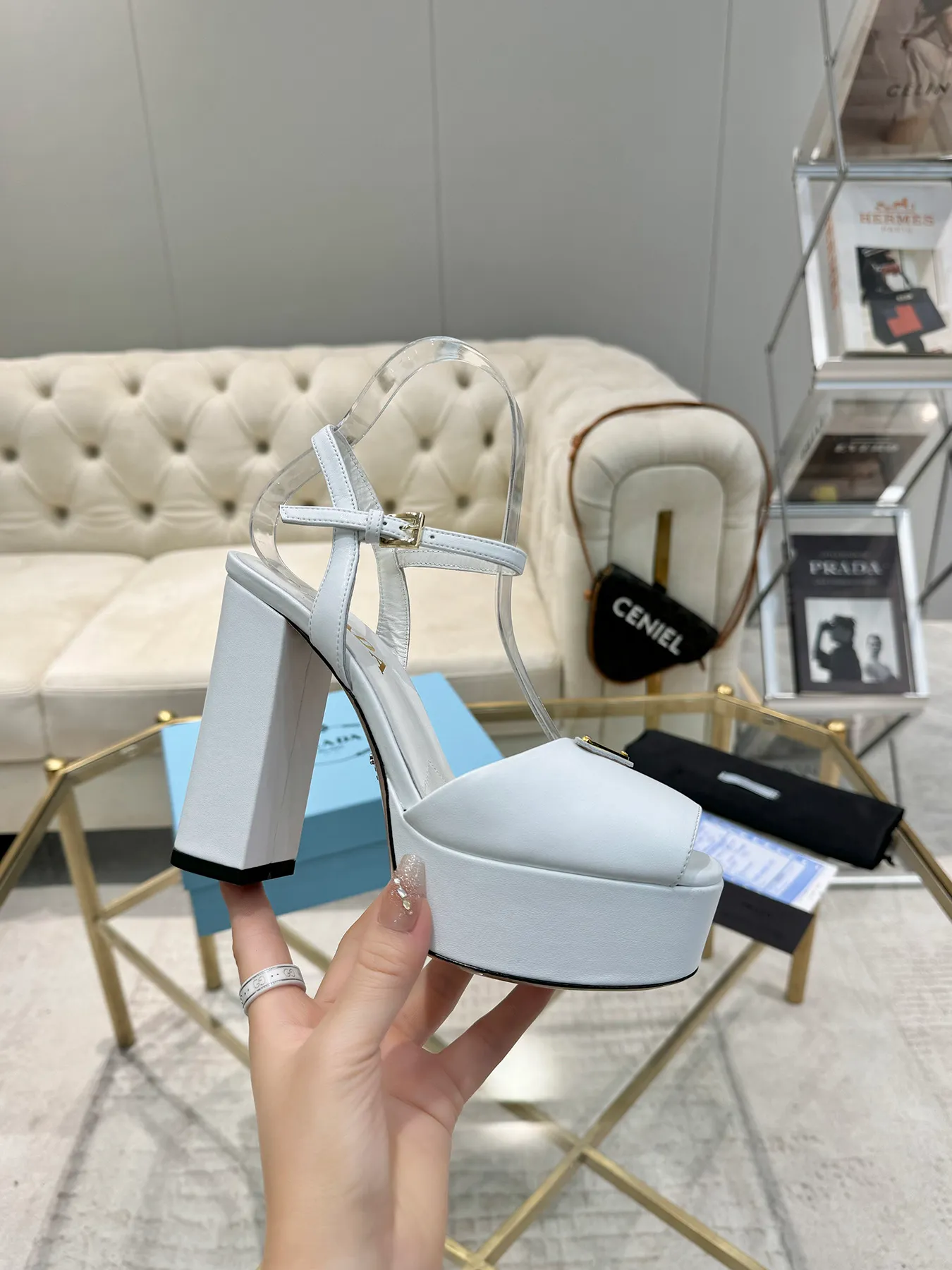 👟👟Ex-factory price 600👟👟 (imitation leather bottom-20) New arrival 👉Ready stock👈Remove the original board and make a 1:1 replica‼ ️The highest version ✅ Prada's early spring catwalk hot style 😘The latest spring style Thick heel square toe water platform series (genuine leather outsole) (simulated leather sole) A must-have for goddesses Super beautiful on the feet 👉The upper is made of imported original calfskin, soft and textured Inner + foot pads Imported sheepskin lining, breathable and comfortable Private model water platform Heel Water platform 4M Heel height 13M Code number 35M-39M (34 40 41 42 43 is custom-made and cannot be returned or exchanged)